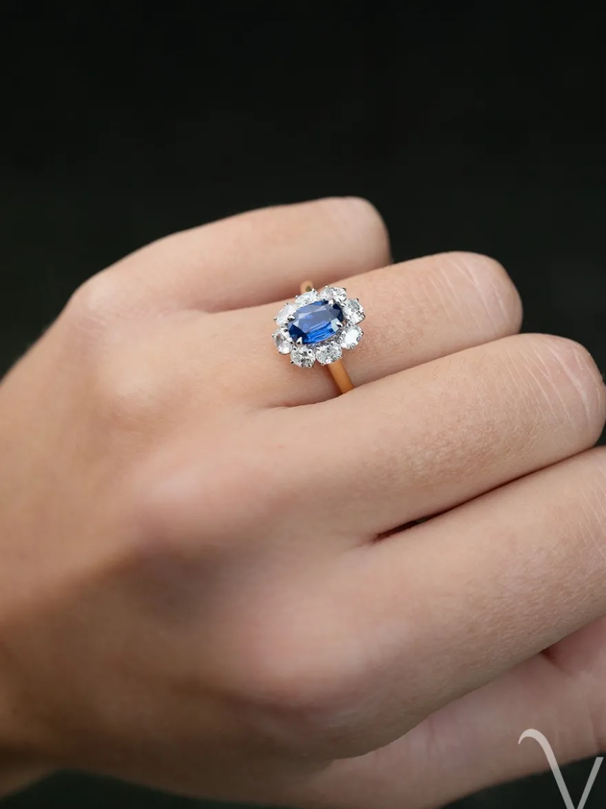 Bicolor gouden entourage ring met saffier en briljant 0,61crt + Luxe Cadeau