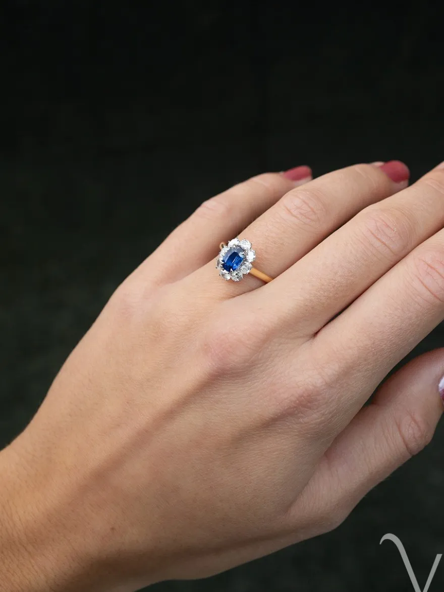Bicolor gouden entourage ring met saffier en briljant 0,61crt + Luxe Cadeau