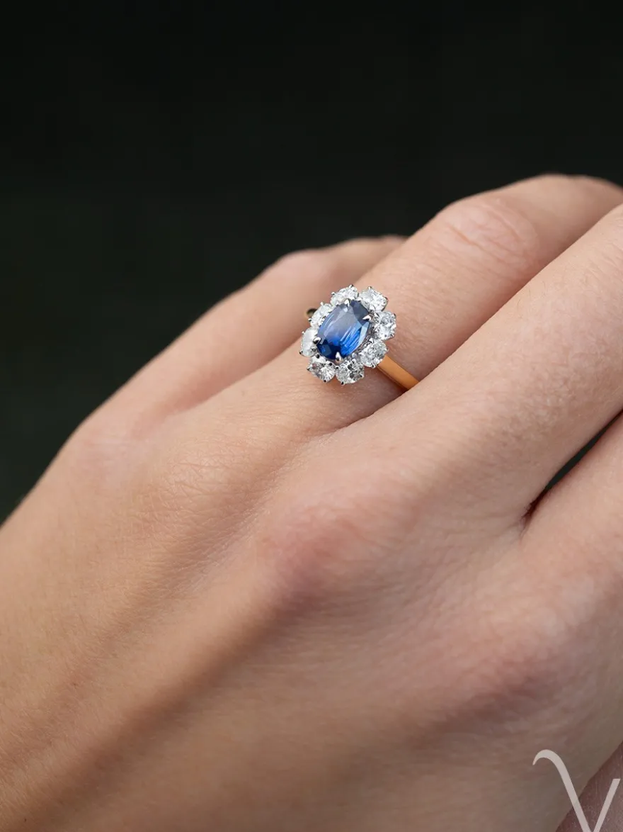 Bicolor gouden entourage ring met saffier en briljant 0,61crt + Luxe Cadeau