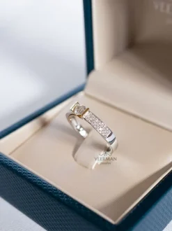 Bicolor gouden solitair briljant 0.52 crt. + Luxe cadeau