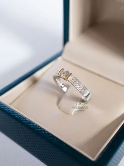 Bicolor gouden solitair briljant 0.52 crt. + Luxe cadeau