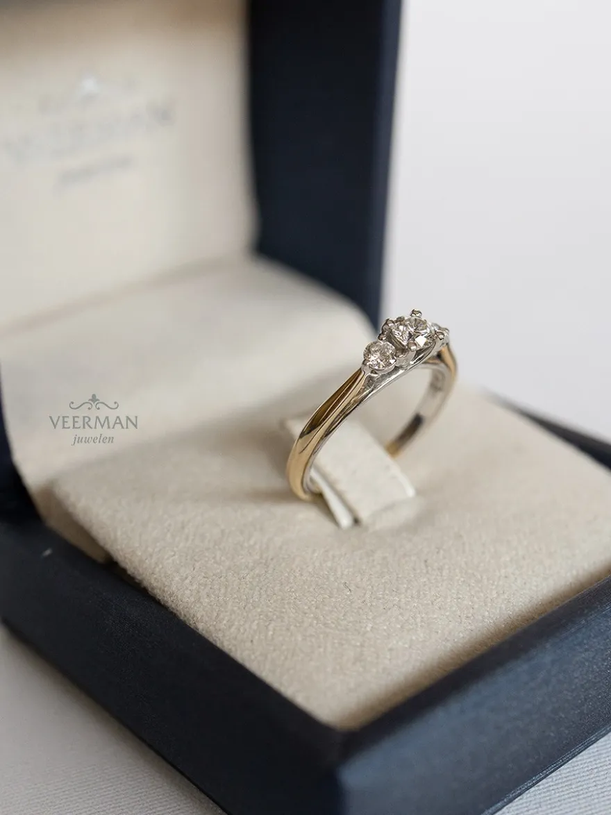 Bicolor ring met briljant 0.31crt + Luxe Cadeau