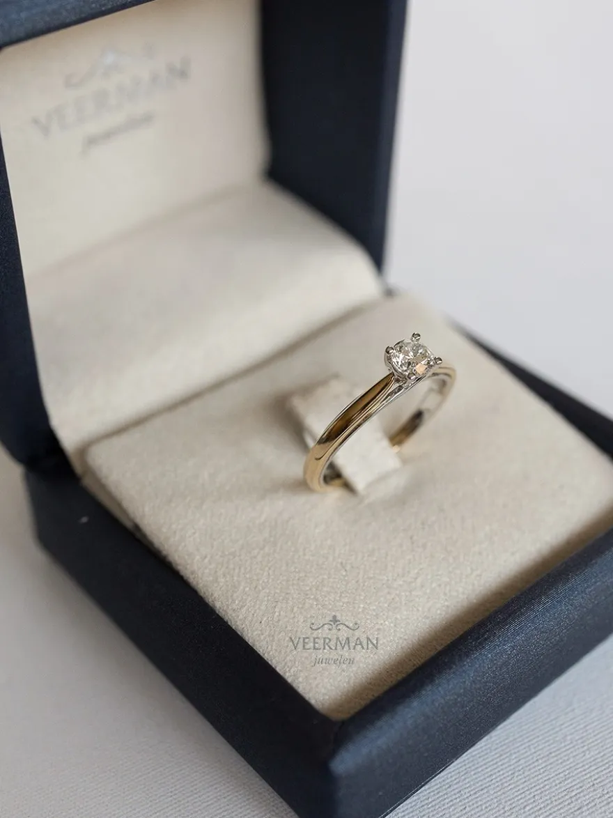 Bicolor solitair ring met briljant 0.50crt + Luxe cadeau