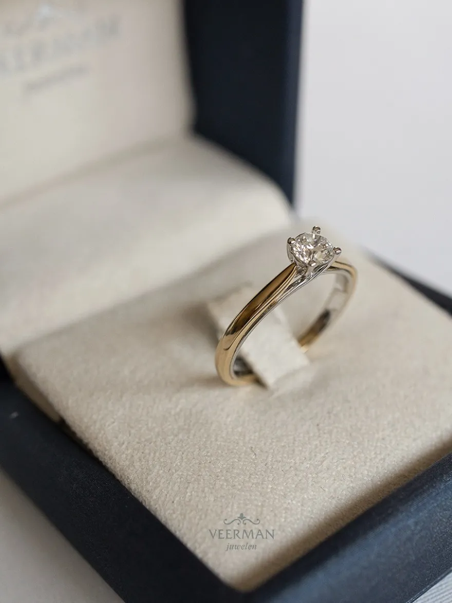 Bicolor solitair ring met briljant 0.50crt + Luxe cadeau