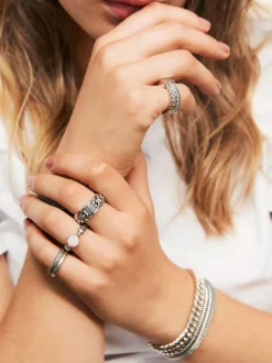 Buddha to Buddha ring Nathalie Small 601 | Stoer en stijlvol