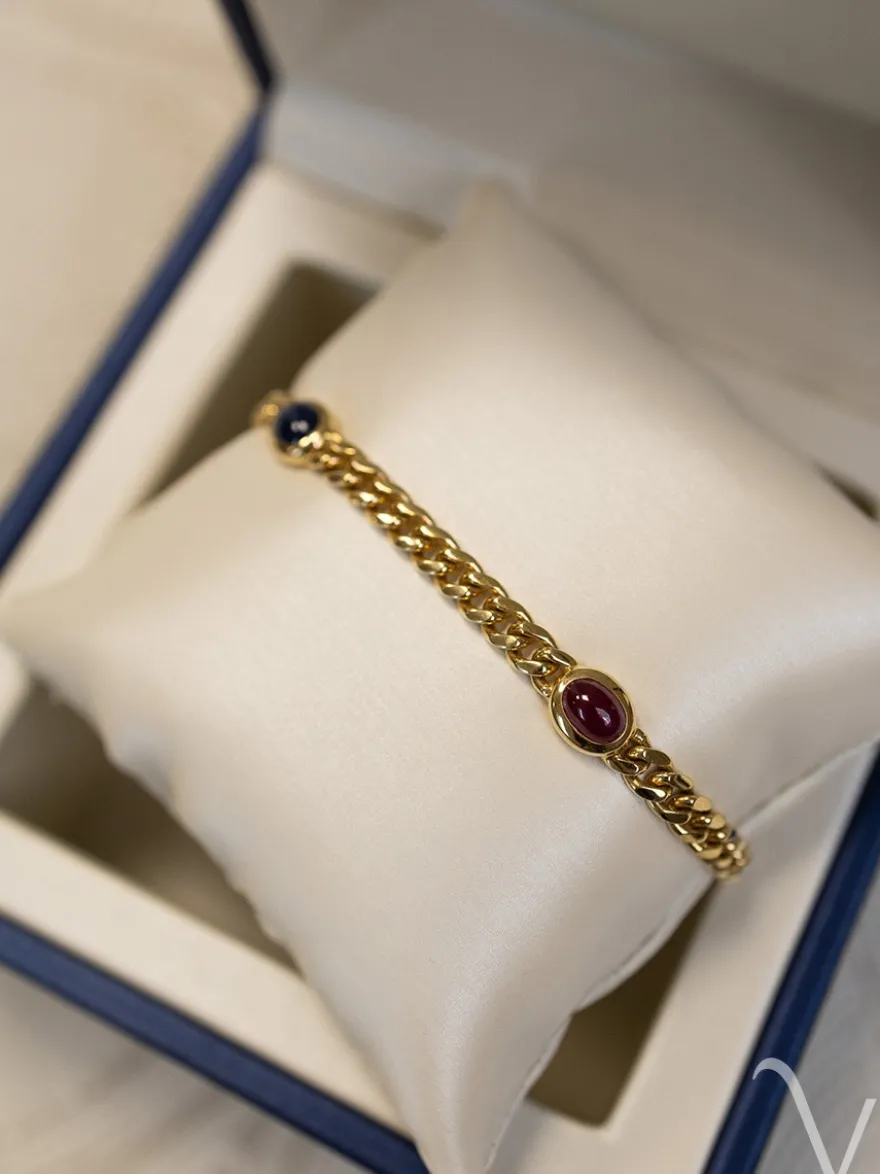 Geelgouden armband met saffier, robijn en smaragd + Luxe Cadeau