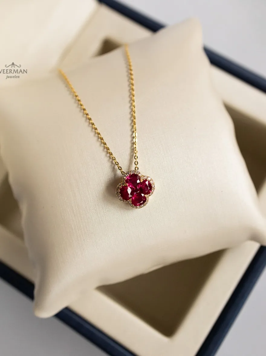Geelgouden collier met bloem hanger robijn + Luxe cadeau