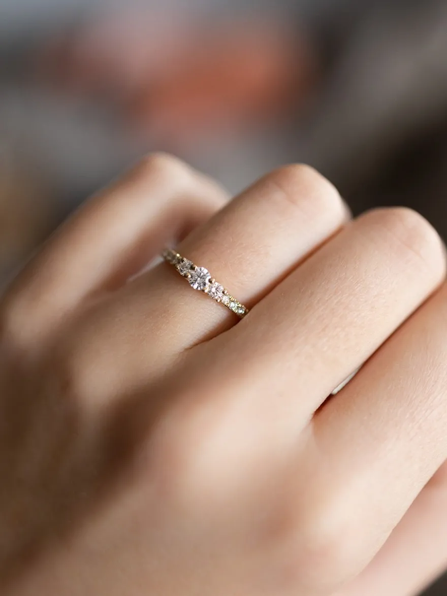 Geelgouden driesteens ring met diamant 0,46crt. + Cadeau