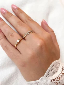 Geelgouden driesteens ring met diamant 0,35crt. + Luxe Cadeau