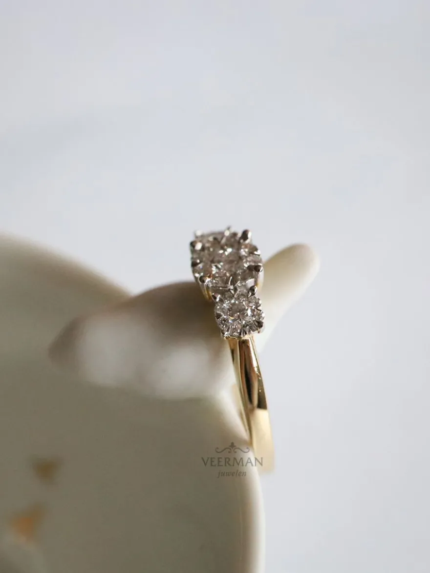 Geelgouden ring met briljant 0,45crt. + Luxe Cadeau
