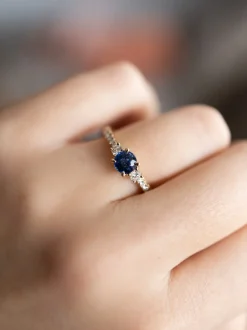 Geelgouden ring met briljant saffier + Luxe Cadeau