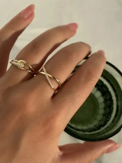 Geelgouden ring met gevlochten knoop en diamant 0,14crt + Luxe Cadeau