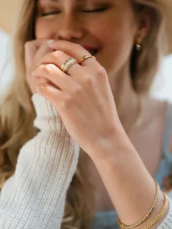 Geelgouden ring met rainbow saffier + Luxe Cadeau
