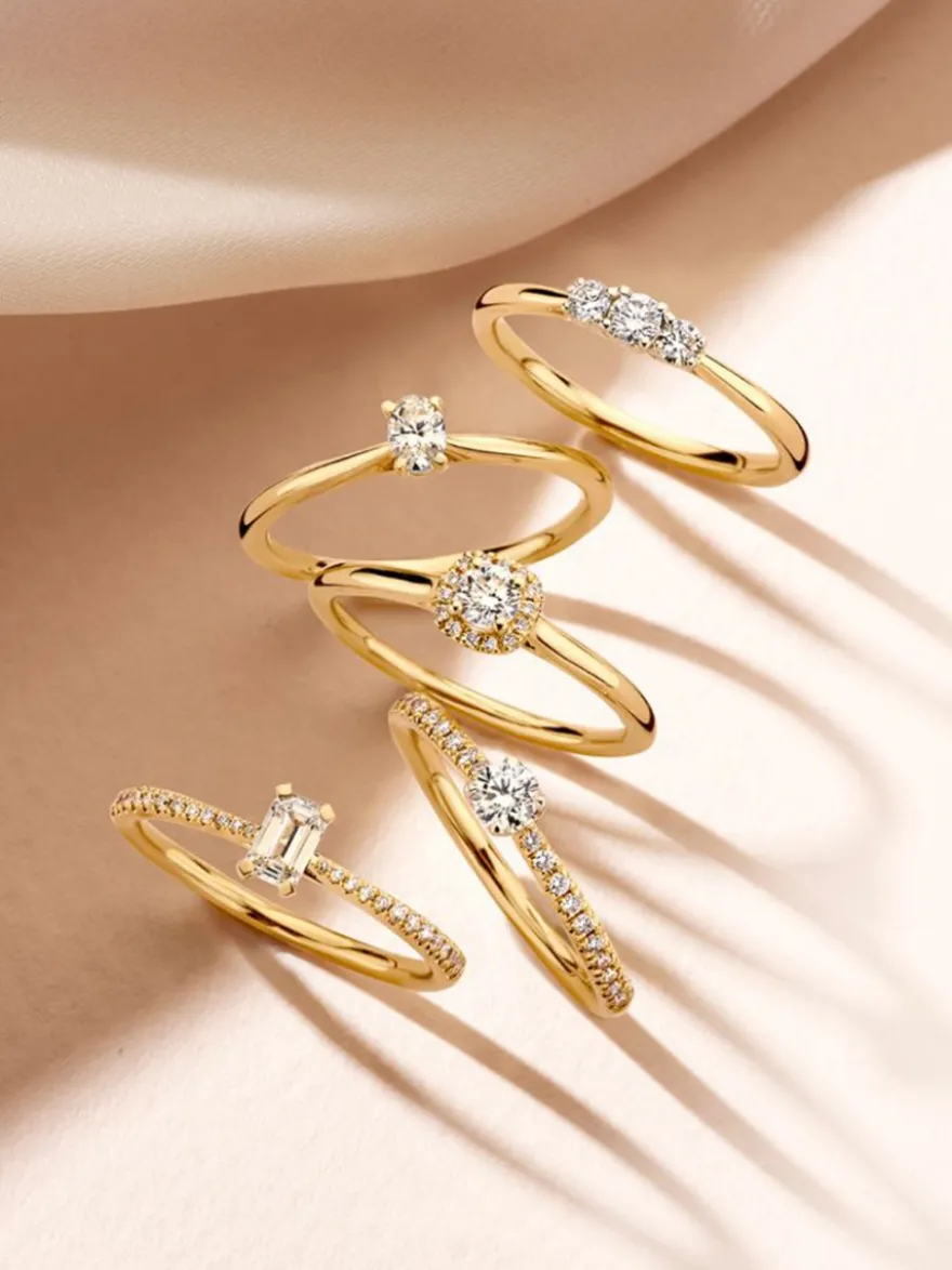 Geelgouden solitair ring met ovale diamant 0,16crt. + luxe cadeau
