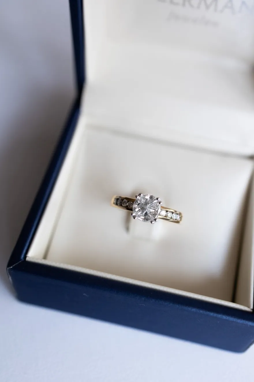 Ring invisible zetting in geelgoud | Veerman Juwelen