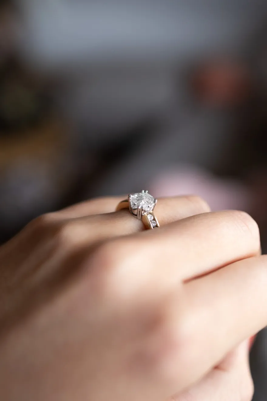 Ring invisible zetting in geelgoud | Veerman Juwelen