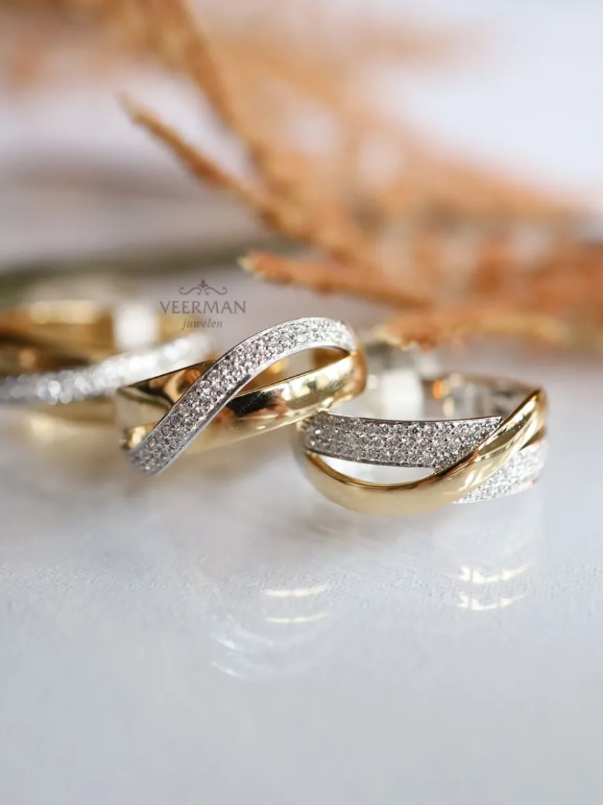Slagring bicolor met briljant 0.26 crt. + Luxe cadeau