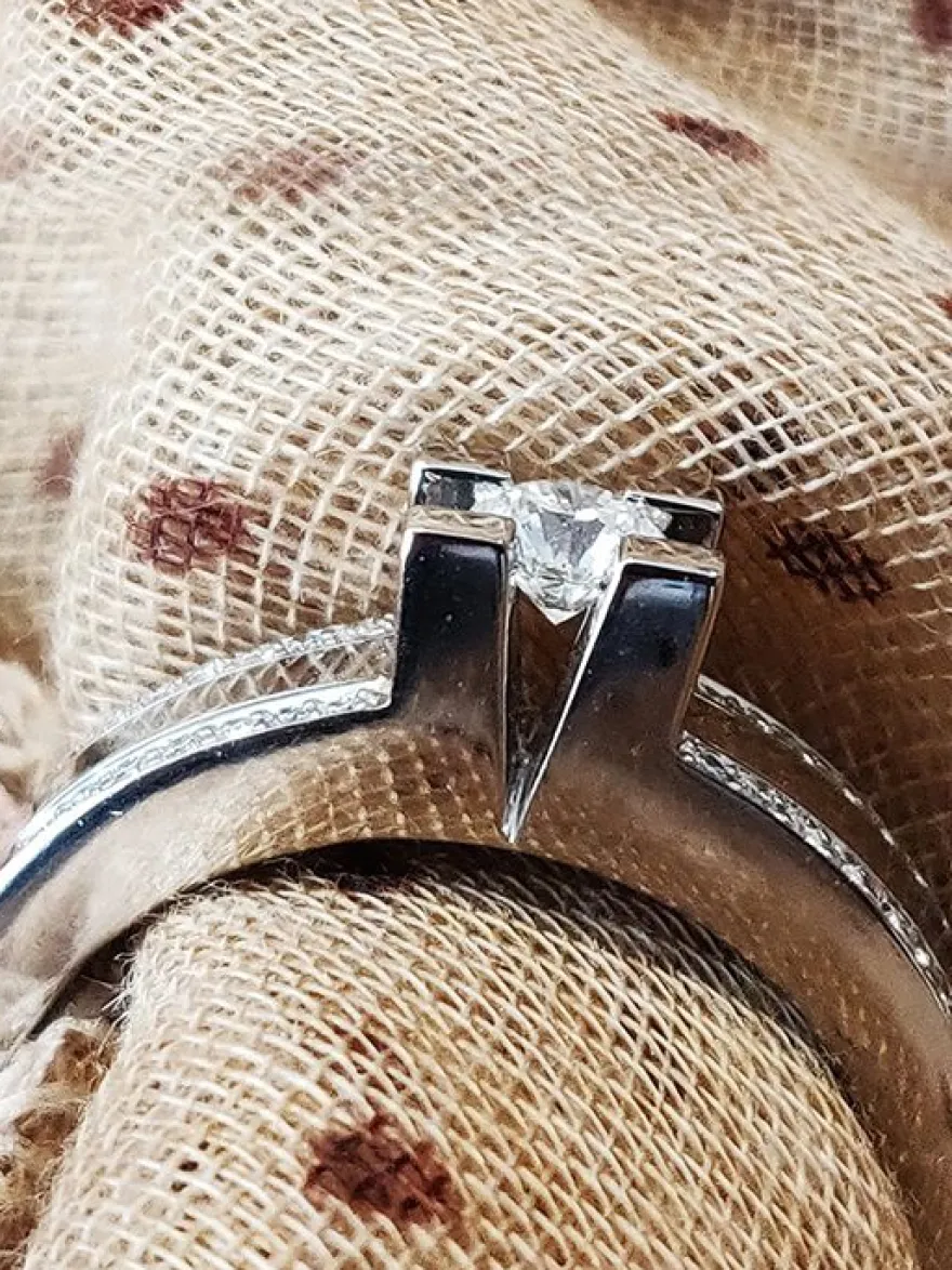 Strakke witgouden ring 0.25 crt. + Luxe cadeau