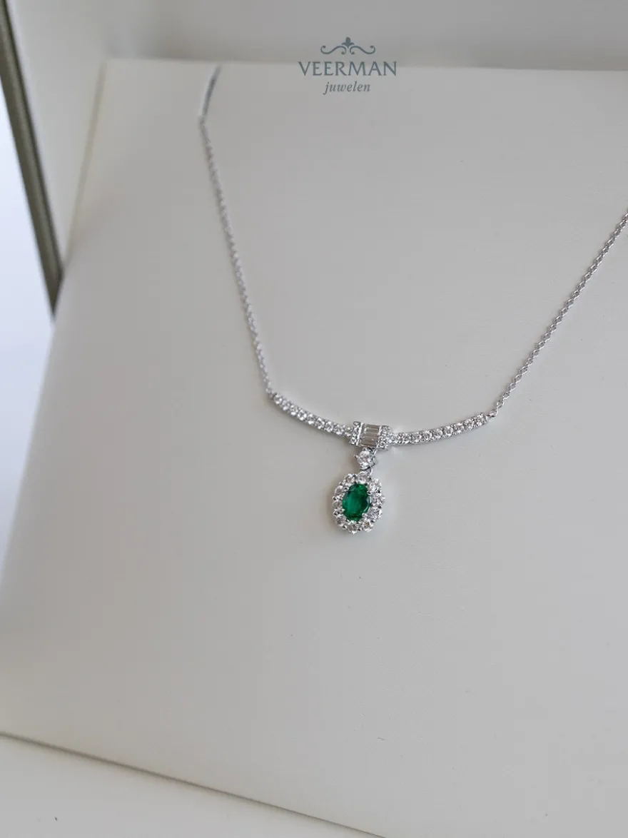 Witgouden collier met smaragd en diamant 0,55crt. + Cadeau